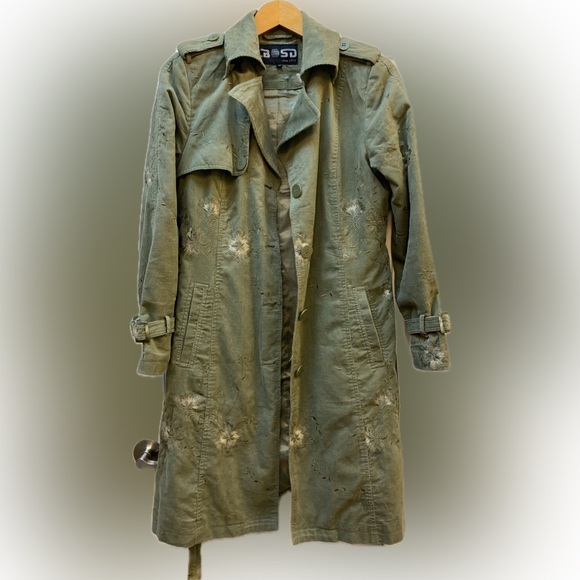 Well tailored and gorgeous corduroy trench coat with embroidery - Picture 2 of 15